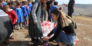 Bursa'dan Ağrı'daki köy çocuklarını ısıtan yardım