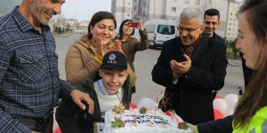 Ağrı İl Emniyet Müdürü Nihat Özen'den Polis Hayranı 12 Yaşındaki Engelli Özcan'a Doğum Günü Sürprizi
