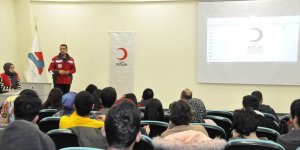 Türk Kızılay'dan Doğubayazıt'ta üniversite öğrencilerine konferans