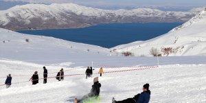 Elazığ'da göl manzaralı kayak merkezinde sezon açıldı