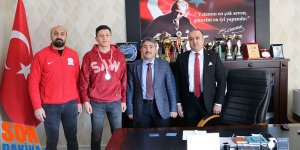 Ağrılı boksör Ferhat İncekaya Türkiye ikincisi oldu