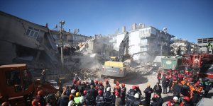 Elazığ'daki deprem sonrası arama kurtarma çalışmaları devam ediyor