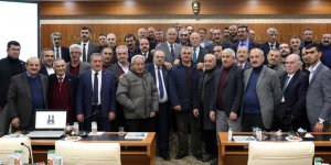 Erzurum Büyükşehir Belediye Başkanı Mehmet Sekmen esnafla bir araya geldi