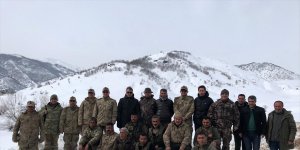 Bitlis Valisi Çağatay operasyon birliklerini ziyaret etti