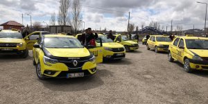 Diyadin'de taksicilerden sağlık çalışanlarına destek