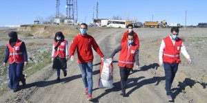 Genç Kızılay gönüllüleri, sokak hayvanlarını unutmadı