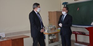 Patnos Halk Eğitim Merkezi'nde usta öğreticiler gönüllü maske üretiyor