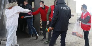 Kızılay gönüllülerinden Ağrı'daki polis ve sağlık görevlilerine kandil simitli moral