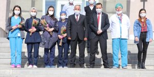 Tutak'ta Hemşireler Günü'nde sağlıkçılara sürpriz