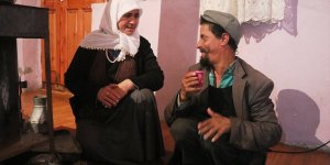 Ağrı’da kısmi felçli Aliye Baydar, hasta eşi ve engelli yakınlarının tüm yükünü tek başına taşıyor