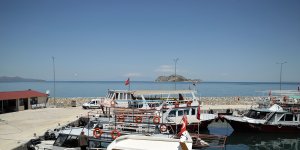 Akdamar Adası eşsiz güzelliğiyle ziyaretçilerini bekliyor