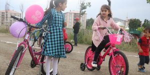 Ağrı'da bayram öncesi 300 çocuğun yüzü hediye bisikletlerle güldü