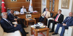 Ağrı’da Ak Parti’ye geçen Belediye Başkanları Özhaseki'yi ziyaret etti