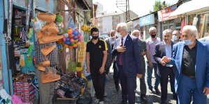 Eleşkirt Belediye Başkanı Yakut, vatandaşlarla bayramlaştı