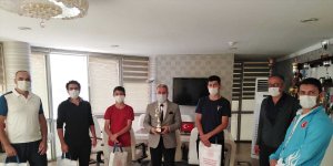Başarılı tenisçilerden Gençlik ve Spor İl Müdürü Taşkesenligil'e ziyaret