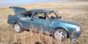 Kars'ta otomobilin şarampole devrilmesi sonucu 3 kişi yaralandı