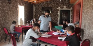 Kapattığı çay ocağını eğitim yuvasına dönüştürdü