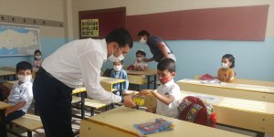 Baskil Kaymakamı Yılmaz, yüz yüze eğitim alan öğrencileri ziyaret etti