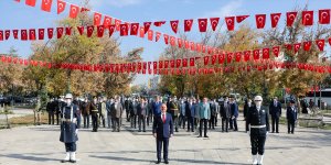 Ağrı'da çelenk sunma töreni