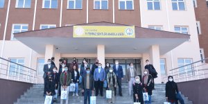 Çaldıran Belediyesinden üniversiteye hazırlanan öğrencilere kitap desteği