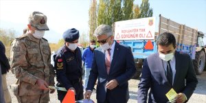 Erzincan'da kazaları önlemek amacıyla 300 traktöre reflektör dağıtıldı
