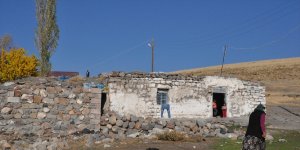 Kars'ta anne ve babanın engelli olduğu 5 kişilik aileye devlet ev yaptıracak