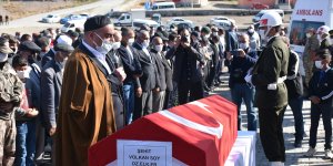 Hatay'da şehit olan sözleşmeli er Volkan Soy'un cenazesi Kars'ta defnedildi