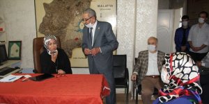 AK Partili Çalık, muhtarı Dışişleri Bakanı Çavuşoğlu ile telefonla görüştürdü