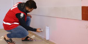Kızılay gönüllüleri Ağrı'da köy okulunu boyayarak, yüz yüze eğitime hazırladı
