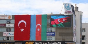 Azerbaycan'a destek için Erzincan sokaklarında 'Çırpınırdı Karadeniz' şarkısı çalındı
