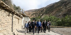 Vali Bilmez Çatak ilçesinde incelemelerde bulundu