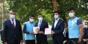 Kaymakam Mehmetbeyoğlu TEKNOFEST'te dereceye giren öğrencileri ödüllendirdi