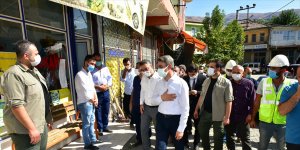 Malatya Valisi Baruş, depremden etkilenen Doğanyol ilçesinde incelemelerde bulundu: