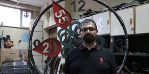 Öğretim üyesinden enkazdan çıkan hurda metallerle deprem anıtı