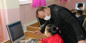 Elektronik atık malzemeler öğrencilere bilgisayar olarak geri döndü