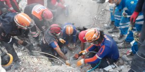 Kayıp Gülistan Doku'yu arayan Tunceli AFAD ekibi İzmir'de 5 depremzedeyi kurtardı