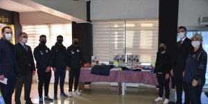 Hakkari Emniyet Müdürlüğünden sporculara malzeme desteği