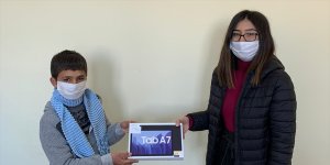 Özalp'ta 450 öğrenciye tablet dağıtıldı