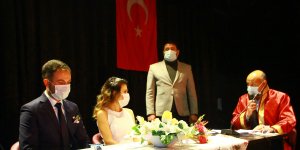 Malazgirt Belediye Başkanı Altın, polis memuru ve öğretmen çiftin nikahını kıydı