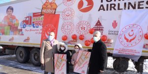 Doğu ve Güneydoğu'daki çocuklar için hazırlanan "Hediye Karavanı" Bitlis'te
