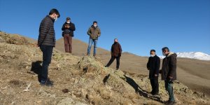 Van'da Urartular dönemine ait kayalara oyulmuş tekerlek kalıpları bulundu