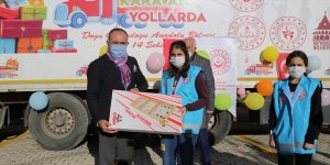 Doğu ve Güneydoğu'daki çocuklar için hazırlanan "Hediye Karavanı" Elazığ'da