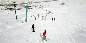 Bitlisliler sezonun açıldığı kayak merkezinde yoğunluk oluşturdu