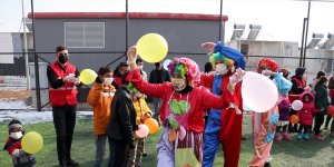 Türk Kızılay konteyner kentte yaşayan depremzede çocukların yüzünü güldürdü