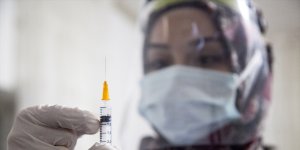 Sağlık ekipleri Bitlis'te kar ve soğuğa rağmen yaşlıların aşı çalışmalarını sürdürüyor