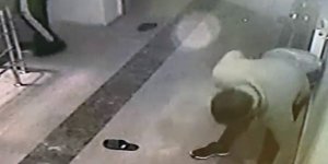 Ağrı’da pes dedirten hırsızlık: apartmandaki ayakkabıları çalıp kameraya yakalandılar