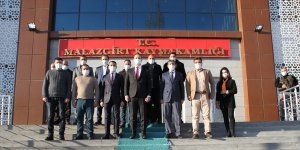 Nusaybin Kaymakamlığı görevine atanan Malazgirt Kaymakamı Yalçın, ilçede veda ziyaretleri gerçekleştirdi