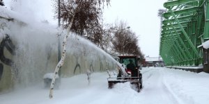 Ağrı Vali Lütfi Yiyenoğlu Şehir Stadyumunda Kar Mesaisi
