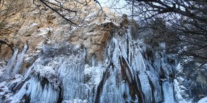 Günpınar Şelalesi kısmen dondu