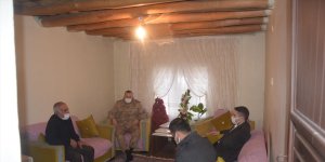 Güroymak Kaymakamı Zeyrek şehit ailelerini ziyaret etti